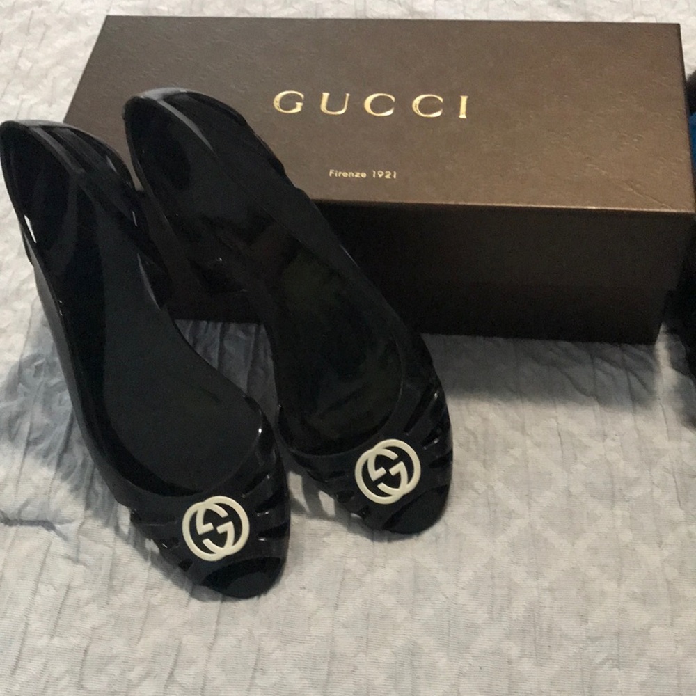 Gucci Black Flats with Logo Detail